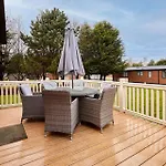 Bramble With Hot Tub * York