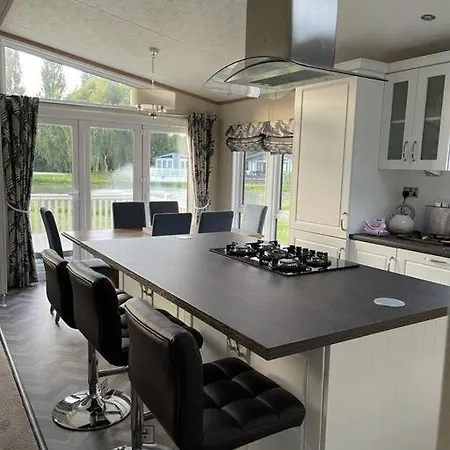 Bramble With Hot Tub 요크