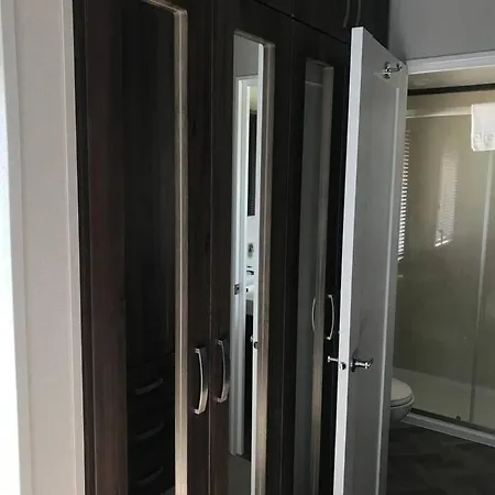 Bramble With Hot Tub יורק