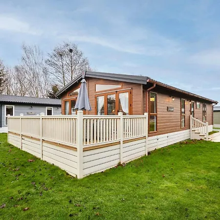 Bramble With Hot Tub