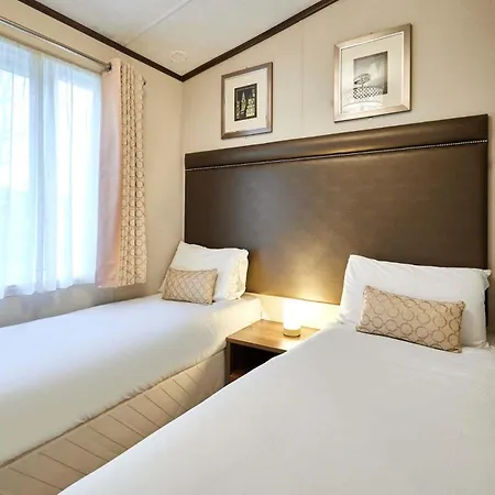 Bramble With Hot Tub