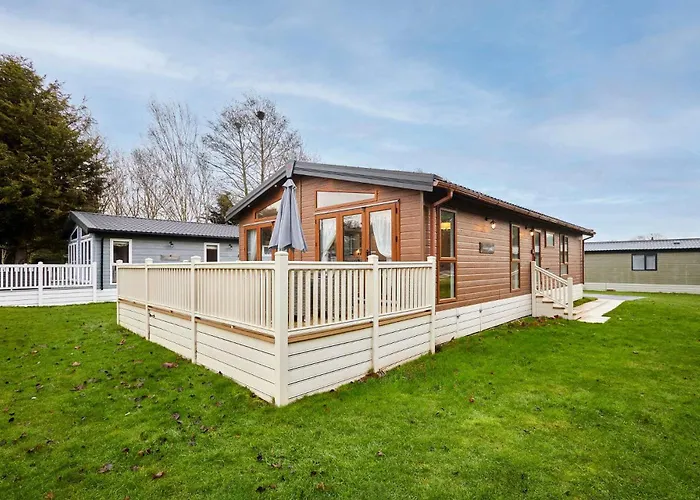 Bramble With Hot Tub