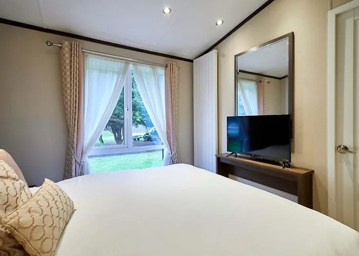 別荘 Bramble With Hot Tub