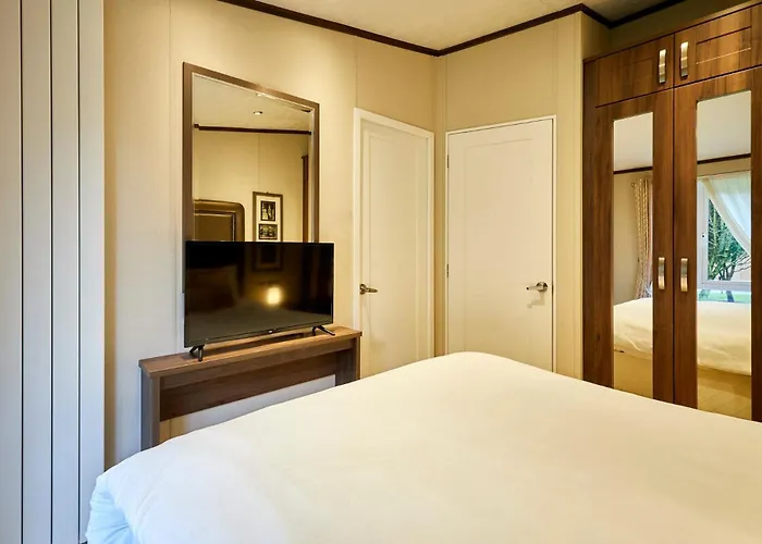 別荘 Bramble With Hot Tub *