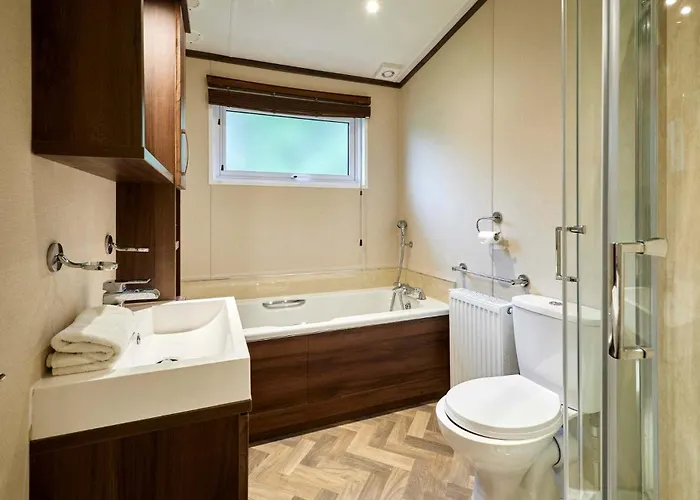 Bramble With Hot Tub *