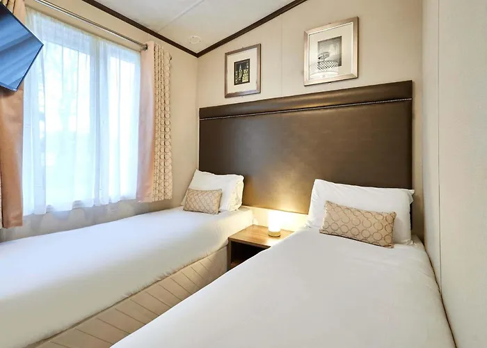 Bramble With Hot Tub