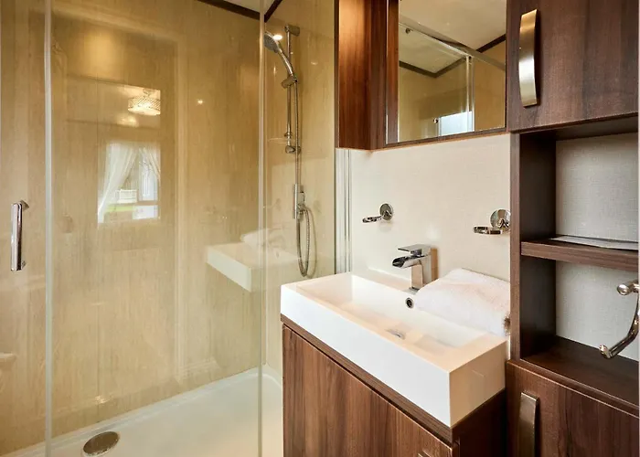 Bramble With Hot Tub