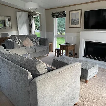 Bramble With Hot Tub York