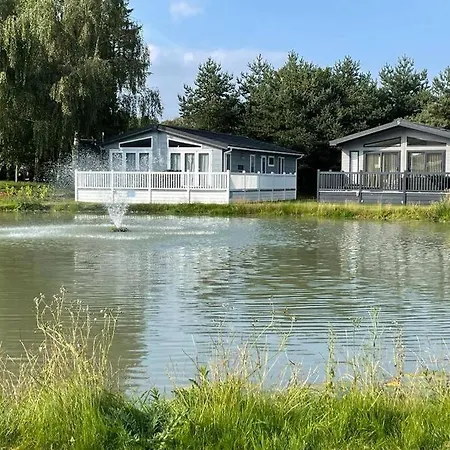 Bramble With Hot Tub * York